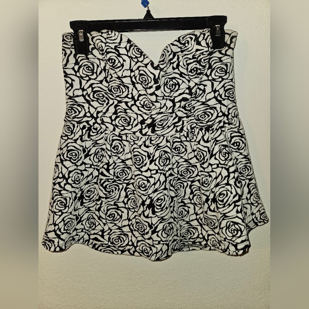 Pins And Needles Womans Black And White Floral Strapless Top Size L